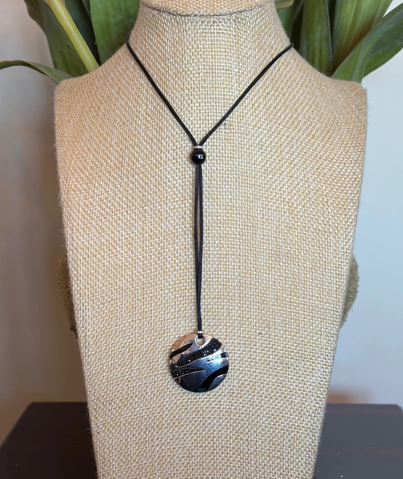 Collar Giorgio Armani Colgante Redondo Negro/Plata Resina Cordón Negro Lariat 925 Foto 2 de 4