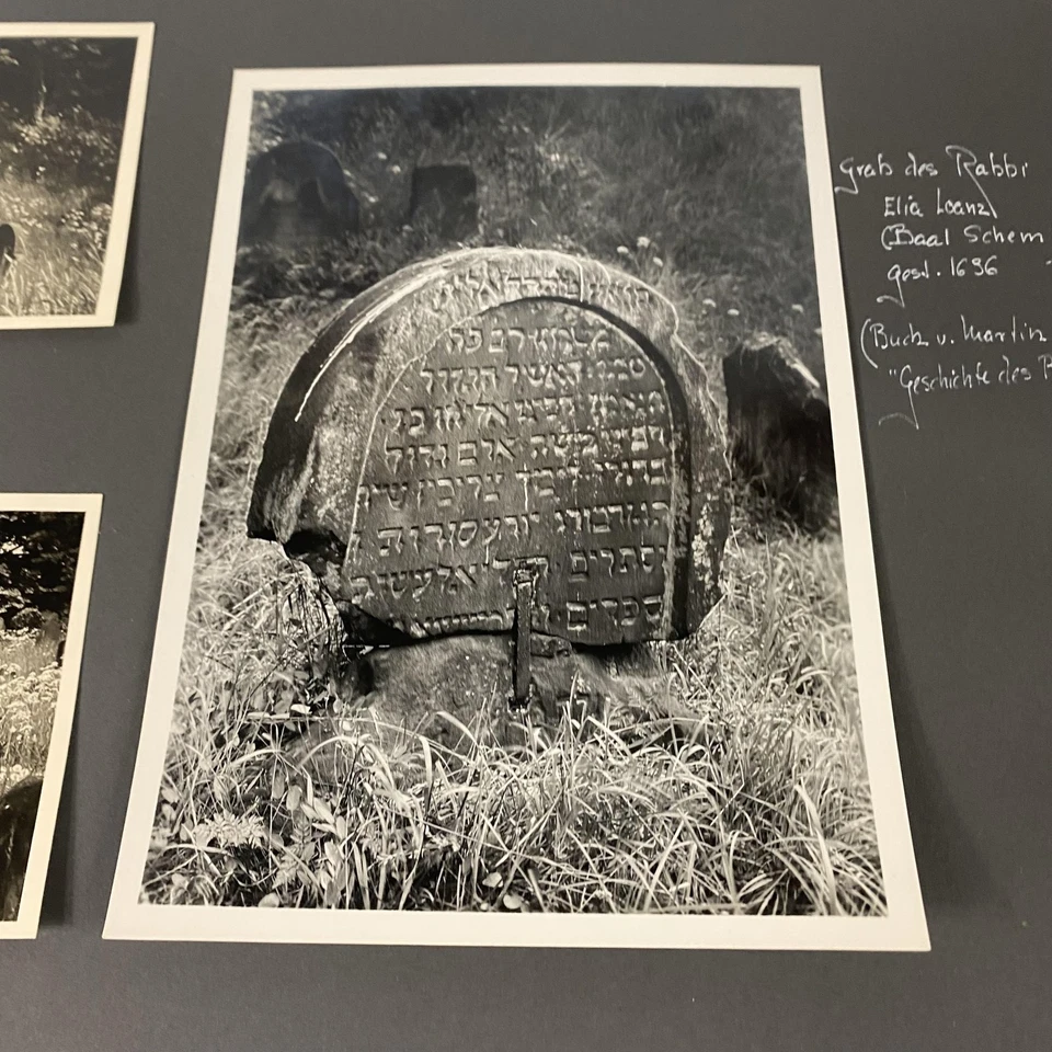 Páginas de álbum de recortes de colección Judaica rabino tumbas gusanos cementerio fotos en blanco y negro Alemania Foto 2 de 4