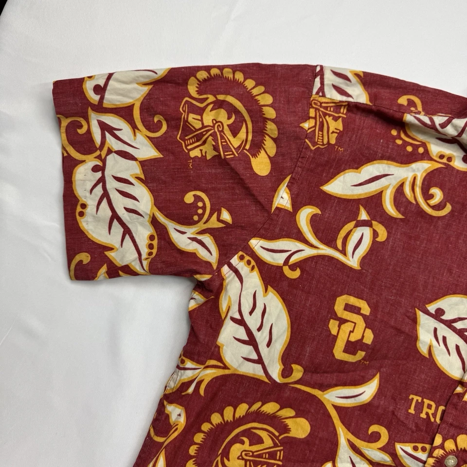 Camisa Troyanos Reyn Spooner X USC Hombres Pequeña Granate Dorado Estampado Reverso Fútbol EE. UU. Foto 4 de 4