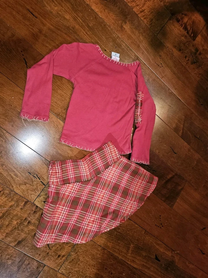 Conjunto de falda a cuadros y manga larga roja 'Lipstik' marca Madonna para niños. Talla 3T. Foto 3 de 4