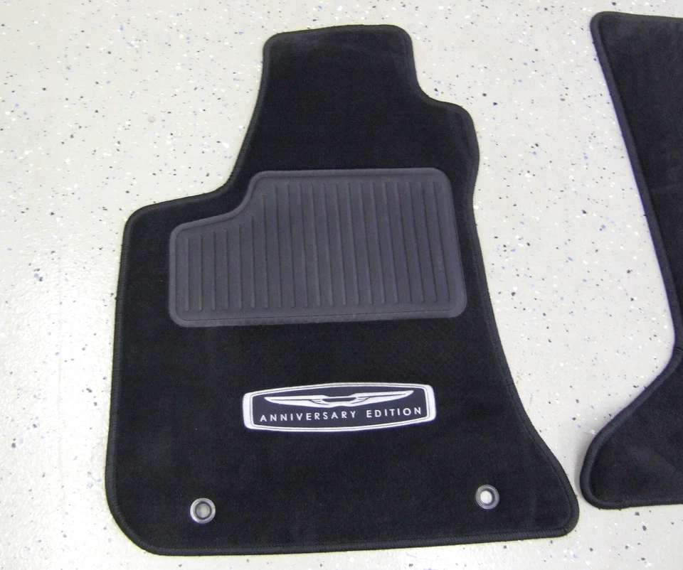 Alfombrillas Chrysler 300 2016 edición aniversario alfombrillas delanteras y traseras OEM Mopar Foto 2 de 4