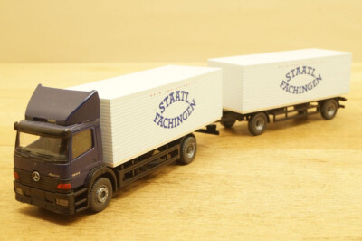 HO 1:87 Wiking 561 03 43 MB Atego 1823 Getränkekoffer-Lastzug ''Staatl. Fachingen