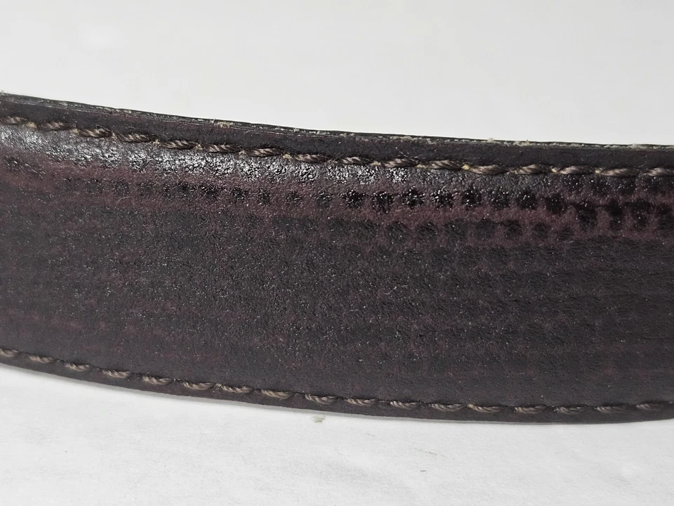 Cinturón Perry Ellis Textura Italiano Cuero de Vaca Hebilla Dorada Grande 37" Borgoña  Foto 4 de 4