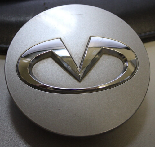 OEM INFINITI CENTER HUB CAP HYPER SILVER / GREY 403421LB4A