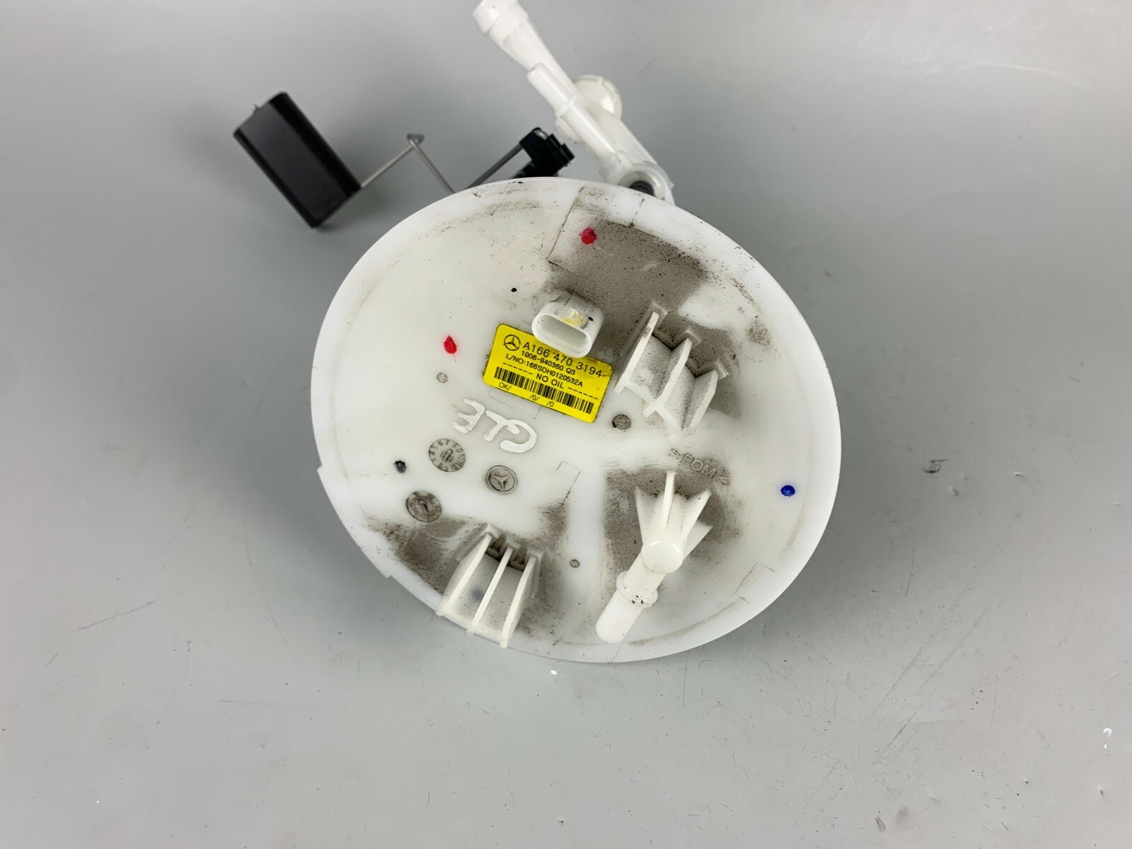 Mercedes Benz GLE Class W166 Fuel Tank Level Pump Unit A1664703194  