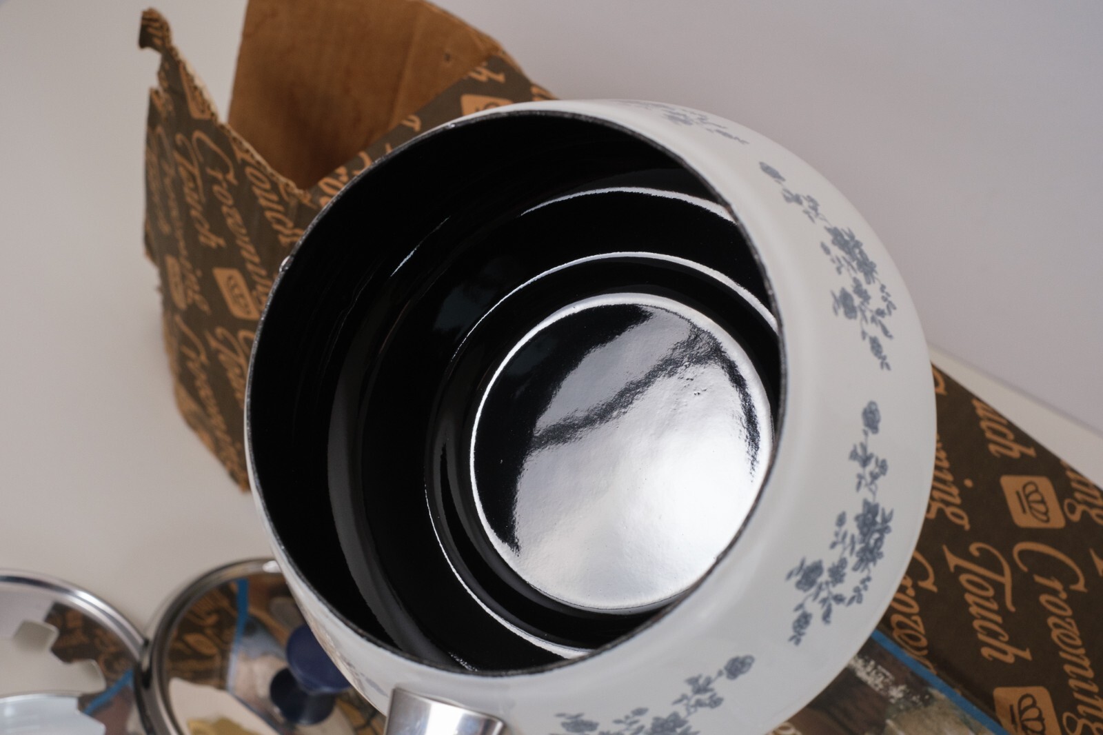 CROWNING TOUCH MCM Fondue Set Porcelain Enamel Cookware Blue Garland NOS