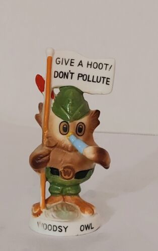 Woodsy Owl figurine with Flag mint condition 1970's Give a hoot don't pollute