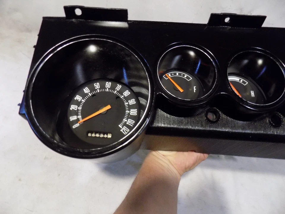 Dodge Challenger 1970 indicadores sin rallye tablero panel R/T SE T/A carrocería eléctrica Mopar Foto 2 de 4