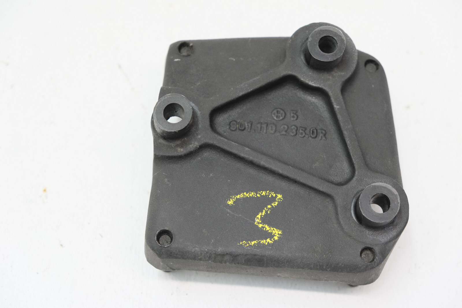 Porsche 911 E S T RS MFI Stempelpumpe Halterung 9011102350R online 