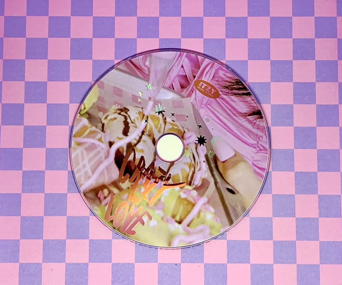 Itzy Crazy in Love Album Yuna Version with Lia + Chaeryeong PCs