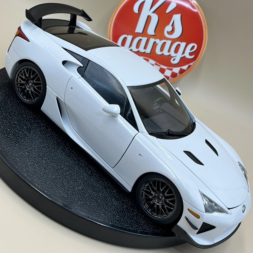 AUTOart 1/18 Lexus LFA Nurburgring Package Whitest White Signature 78837 - Image 2 of 4