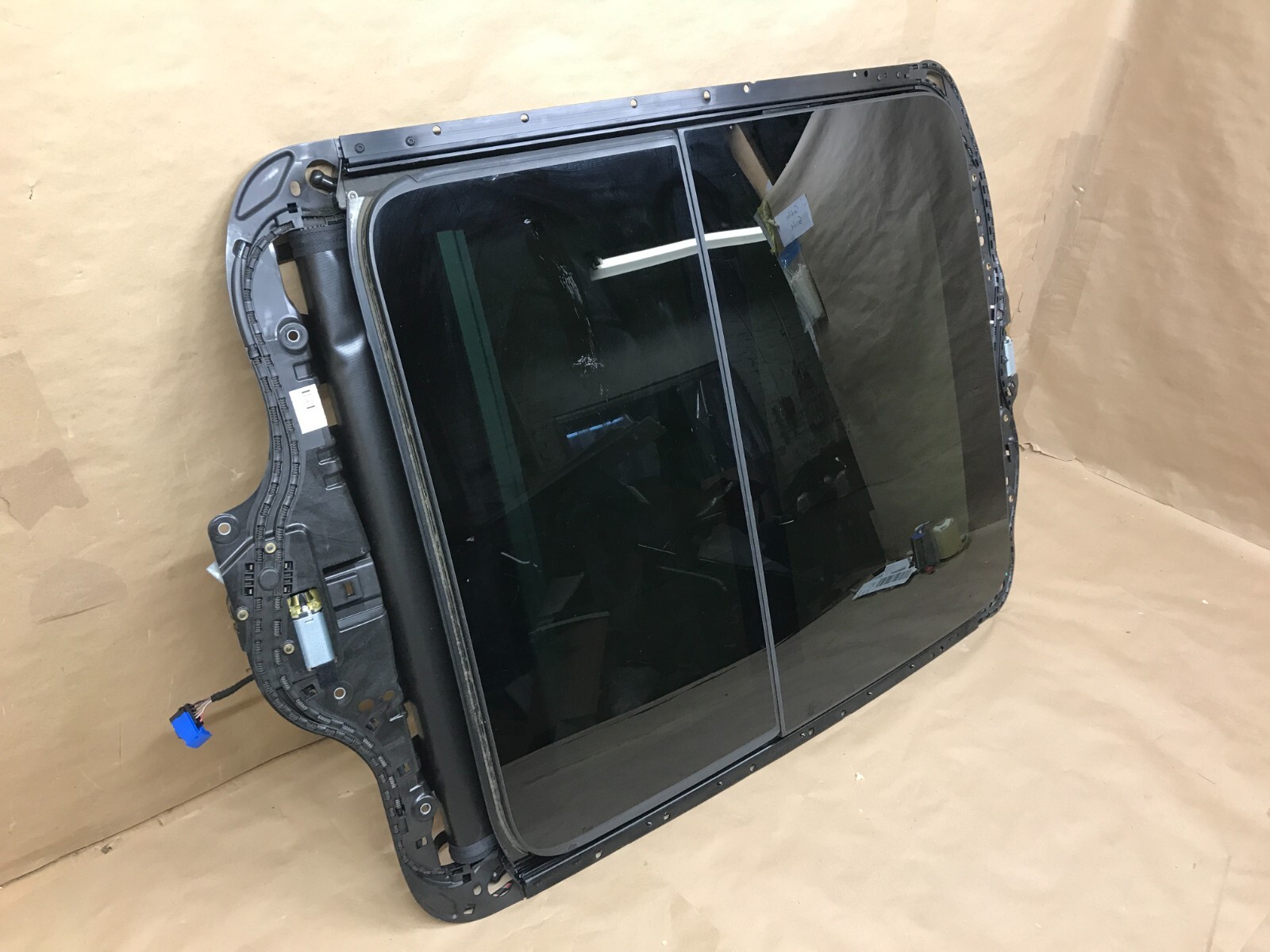2017-2022 Maserati Levante M161 Panorama Sunroof Black OEM 670171954 Mint