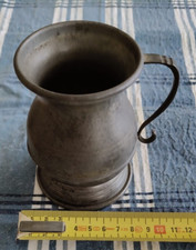 Piccola Brocca in Peltro Vintage con Manico Decorativo