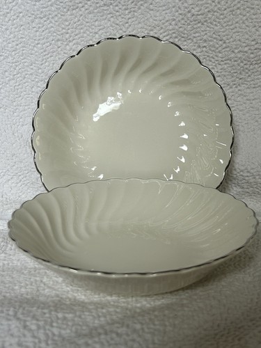 Salem Swirl Three 7 1/4” Dessert Salad Plates And Two 6 3/4” Salad Bowls Vintage - Picture 6 of 9