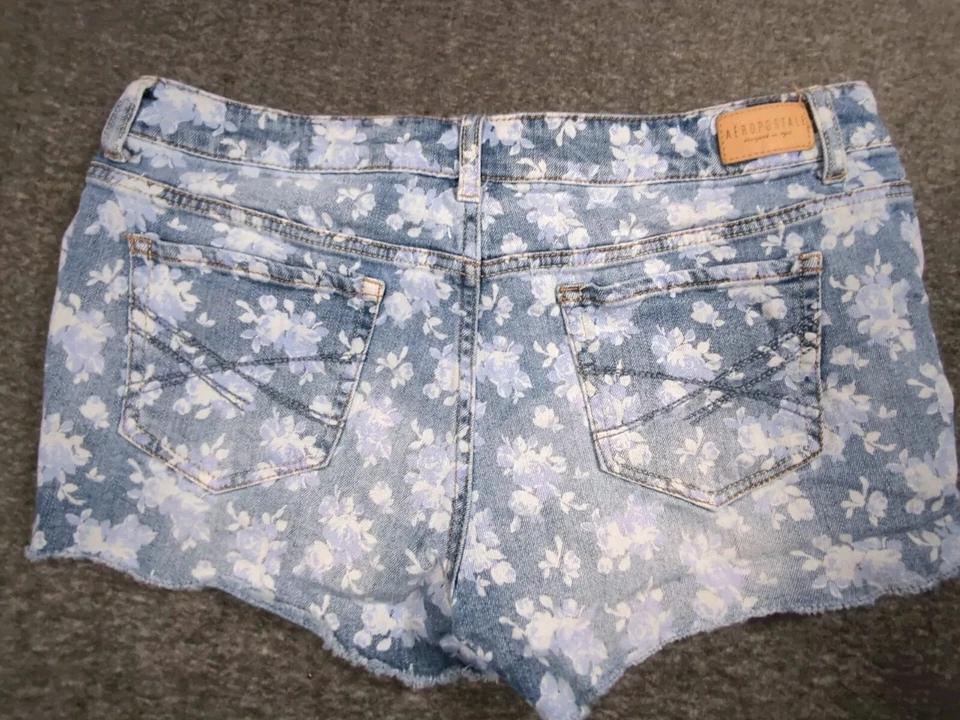 Pantalones cortos de jean midi para mujer AEROPOSTALE 12 (33x3) estampado floral cur off Foto 2 de 4