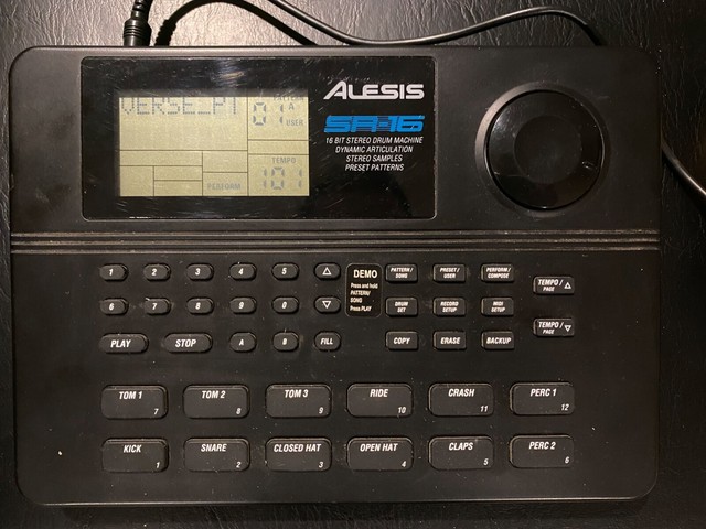 Драм машина alesis sr16
