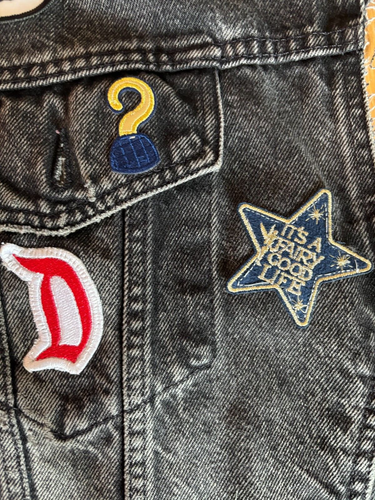 Levis XL Black Worn Faded Battle Vest Disney Patches B56 L25 Well Loved - Picture 4 of 9