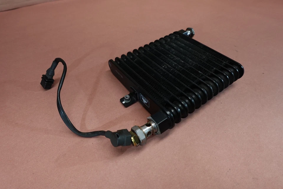 Radiador enfriador de aceite Triumph Bonneville T100 2009-2016 Foto 2 de 4