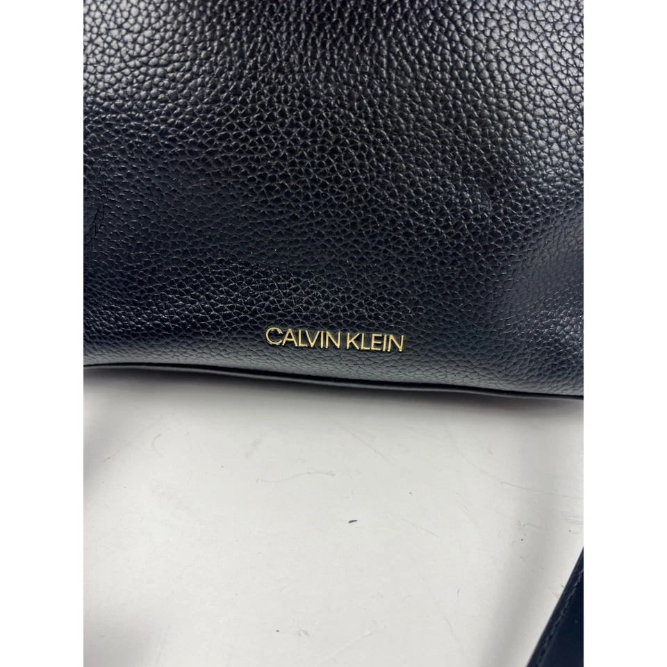 Bolso Bandolera Ajustable Calvin Klein Negro Fay Cuero Cordón Herrajes Dorados Foto 2 de 4