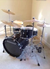 Ludwig LC18531DIR Acoustic Drum 5 piece with zilijan cymbals 