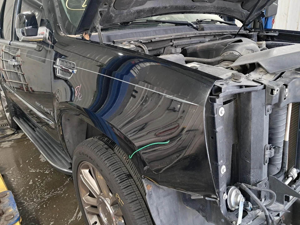 二手右前门总成前部适合:2007 凯迪拉克凯雷德前右 Gr — 第 3/4 张图片