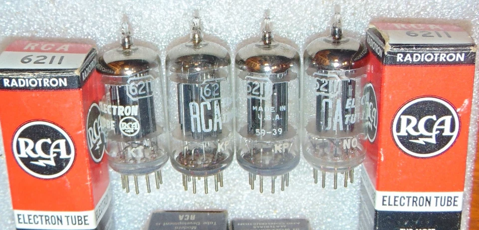 NUEVO EN CAJA QUAD RCA 6211 CUADRADO GETTER HOJAS NEGRAS 3 MICA 12AU7 ECC82 1959 EMPAREJADO Foto 2 de 4