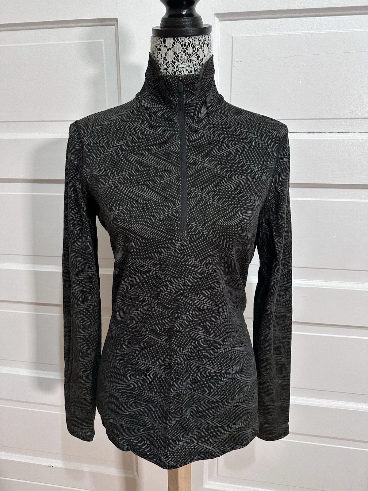 ICEBREAKER Merino 200 Oasis Long Sleeve Half Zip Size L Black Base layer $140
Opens in a new window