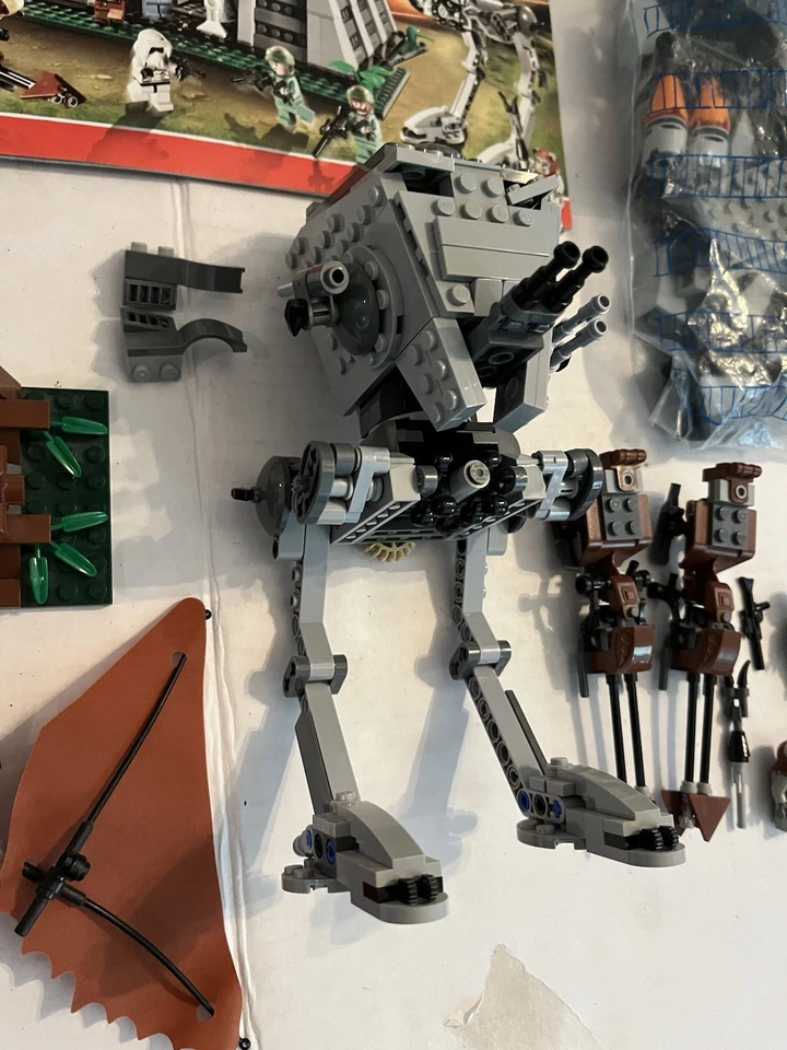 Lego STAR WARS 8038 La Batalla de Endor Juego Completo de Minifiguras y Manuales Foto 4 de 4