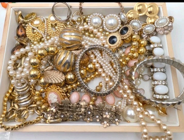 Vintage & modern grandma style plastics metals fashion costume jewelry lot