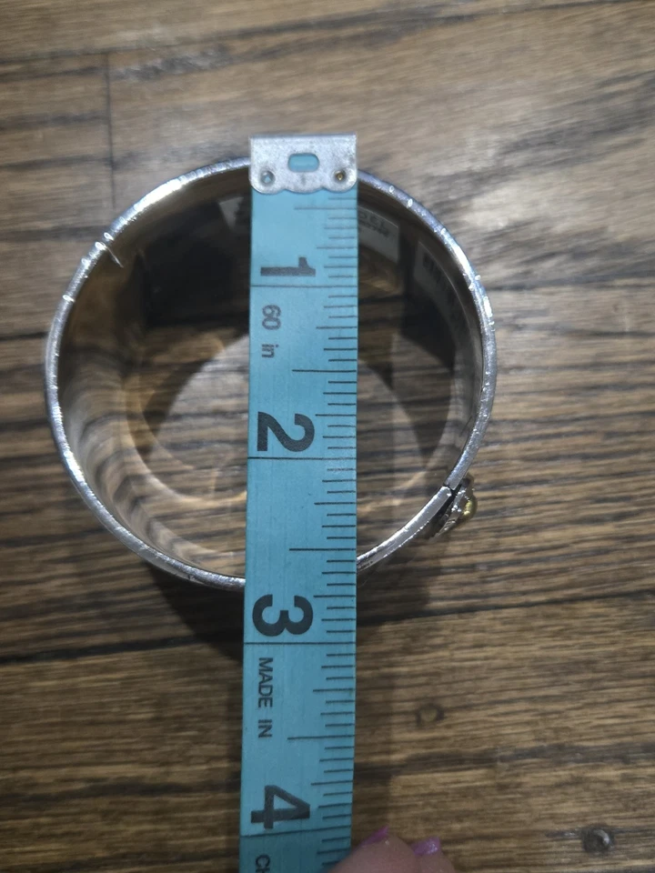 Brazalete Brazalete HENRI BENDEL Tono Dorado Esmalte Tribal Bisagras Anchas NUEVO CON ETIQUETAS Foto 4 de 4