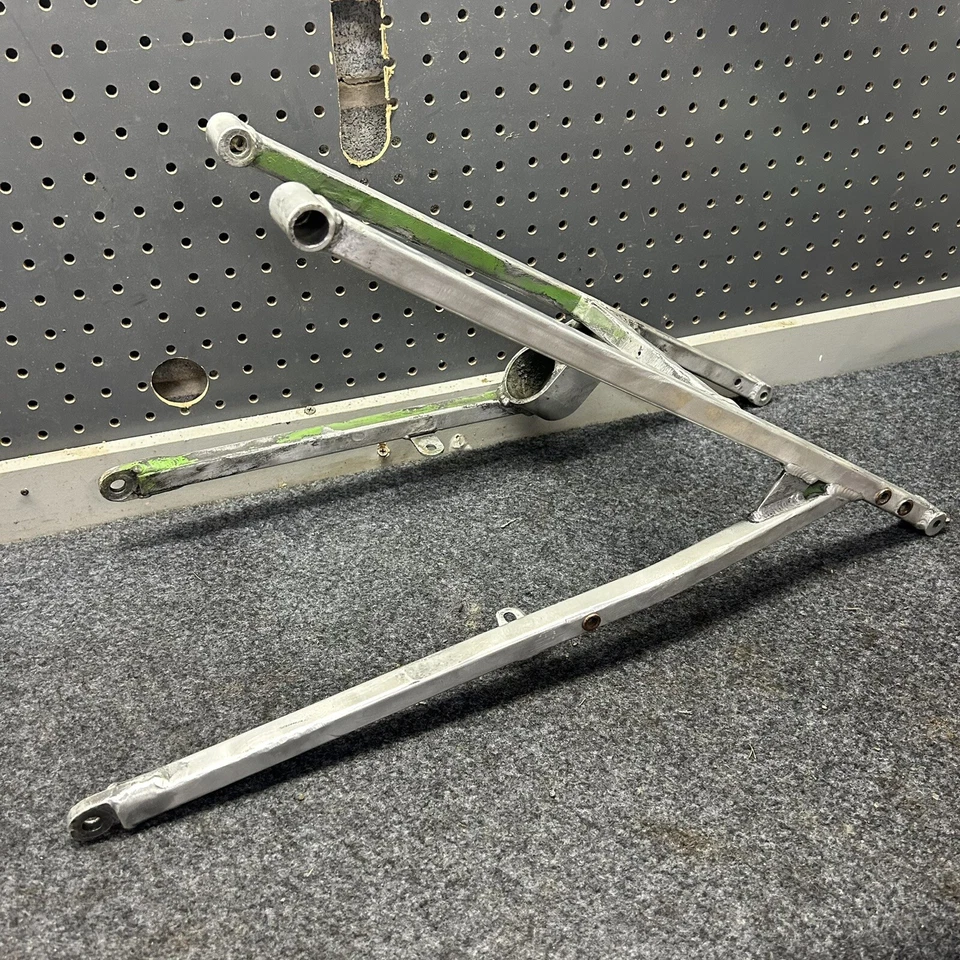 Kawasaki KX125 KX 125 250 500 1988 subchasis riel de asiento OEM 32002-1965 Foto 2 de 4