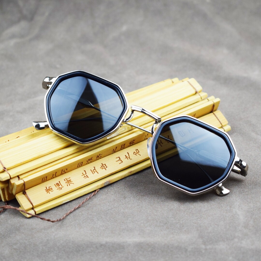 Vintage Square Sunglasses Women Men Solid Metal Glasses  display picture 3