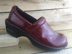 boc clogs red