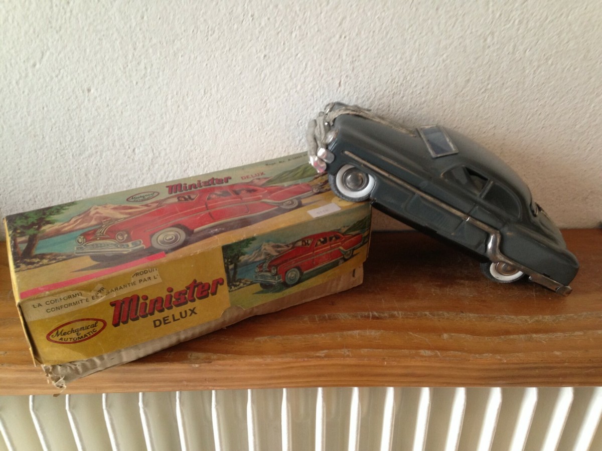 Ancienne voiture jouet Minister Delux acier pressé friction