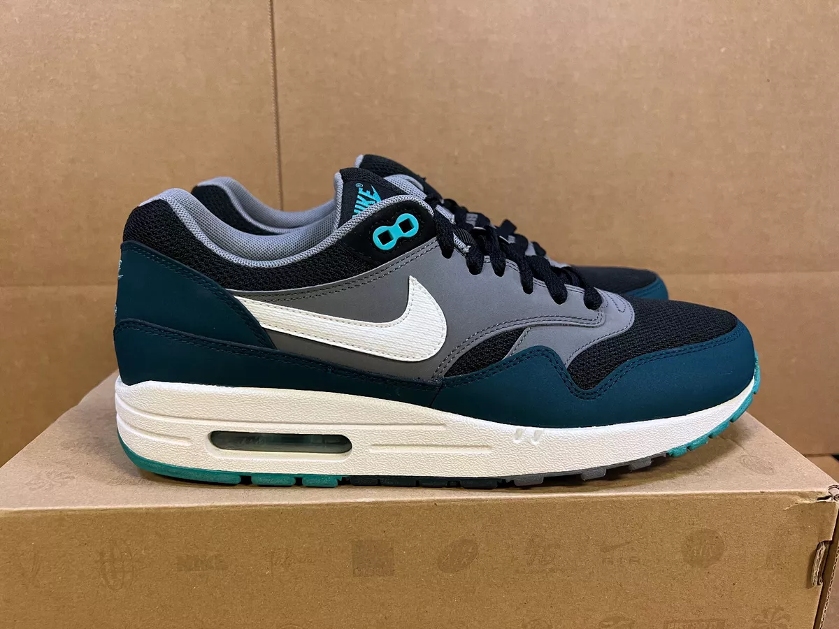 Men s Size 8.5 Nike Air Max 1 Turquoise Teal 2012 Retro 537383