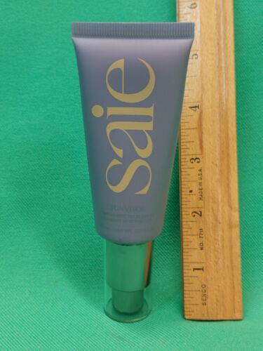 Saie Sunvisor Radiant Moisturizing Facial Sunscreen Salon Tester 1.35 fl oz - Imagen 1 de 2