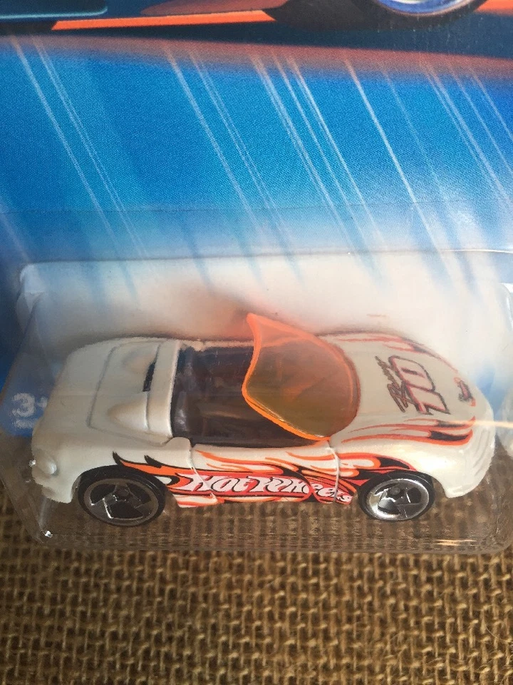 Hot Wheels 2004 Planet Hot Wheels Track Aces blanco C4 Corvette Stingray III Foto 3 de 4
