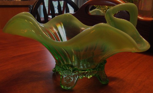 JEFFERSON ?? GREEN OPALESCENT VINTAGE PITCHER SAUCE DRESSING - Picture 8 of 8