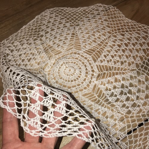 Centrino Fatto Di Pizzo Al Uncinetto A Mano Filato Bianco Sottile - Foto 7 di 8