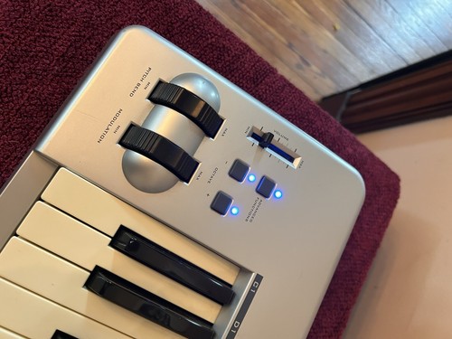 M-AUDIO Keystation 61 ES MIDI Controller Keyboard - Picture 7 of 7