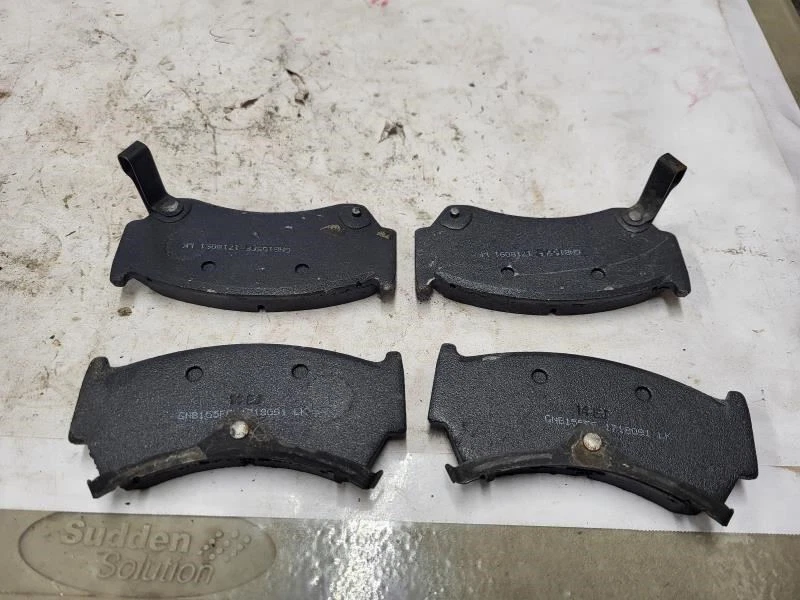 Pastillas de freno delanteras Nissan 200SX 1995-1997 nuevas Foto 2 de 3