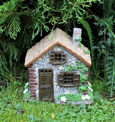 Casa De Jardín De Hadas Con Techo De Paja Curvado, Casa Merrfeld