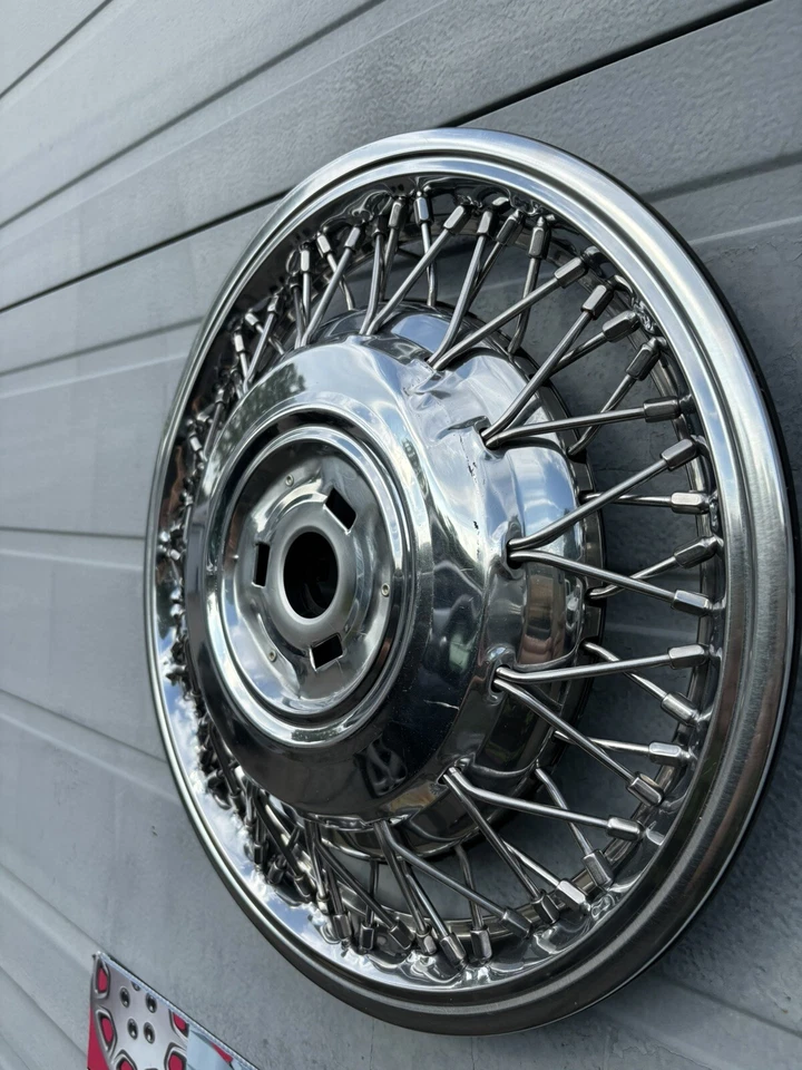 1986-88 Oldsmobile Delta 88 Fwd Spoked 14” calota usada 1 fabricante de equipamento original rara boa sem centro - Imagem 3 de 4