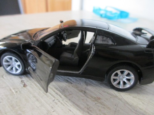 Kinsmart 2009 Nissan GT-R R35 1:36 Scale Diecast Car - Picture 3 of 4