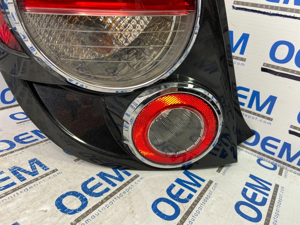 12-16 CHEVROLET SONIC HATCHBACK conductor/lado izquierdo luz trasera luz trasera OEM Foto 3 de 4