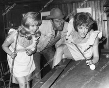 ) Jennifer Billingsley Ron Hayes Marianne Gordon shooting pool TV The Rounders 2