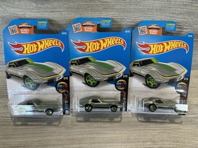 Hot Wheels Mild to Wild *3/10* Corvette Stingray Car Figure Lot Of 3