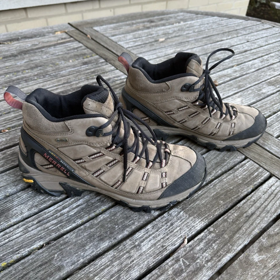 Merrell Outland Men's Mid-Waterproof Hiking Boots, Brown, Vibram Sole Size 10 - Image 4 of 4