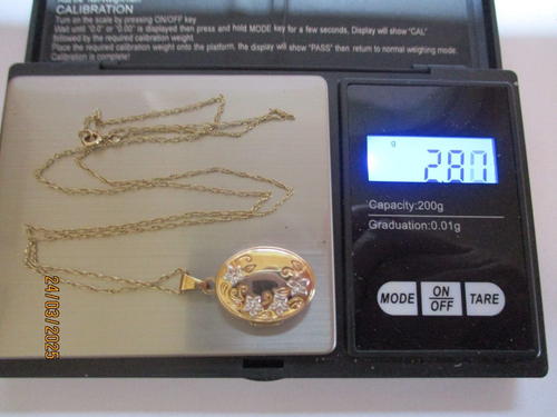 9ct Gold Oval LOCKET Necklace - 4 White Flower Daffodils on 20" Chain - 2.81g - Picture 15 of 21