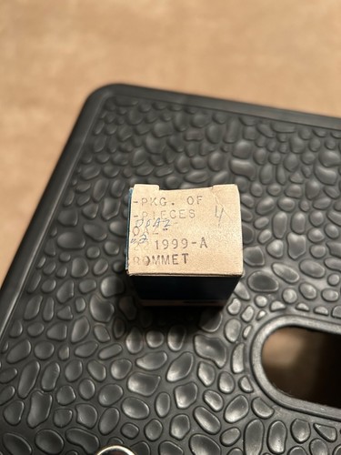 1970-73 NOS Mustang Mach 1 Boss Grande Cougar Xr7 DECOR DOOR LATCH KNOB GROMMETS - Picture 4 of 4